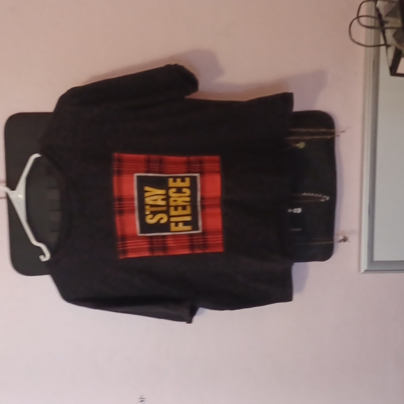 - Woman's  shirts - Picture 1 of 1